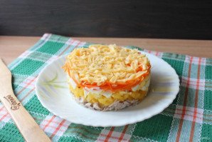 Салат с корейской морковью, курицей и ананасами