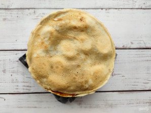 Блинный торт со сгущенкой и бананами Блинный торт со сгущенкой и бананами