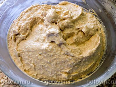 Пасха с вареной сгущенкой и грецкими орехами