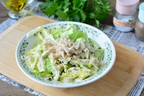 Салат с курицей и белокочанной капустой