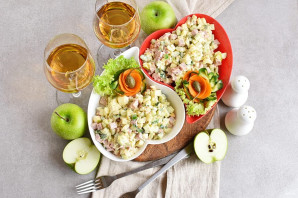 Салат с ветчиной и яйцами