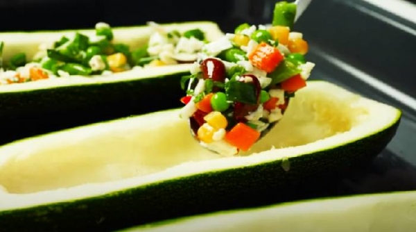 Фаршированные кабачки лодочки в духовке с овощами
Фаршированные кабачки лодочки в духовке с овощами