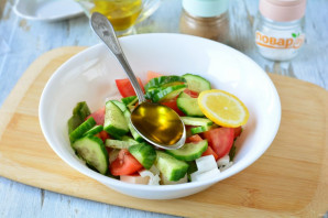 Салат с фетаксой и крабовыми палочками Салат с фетаксой и крабовыми палочками