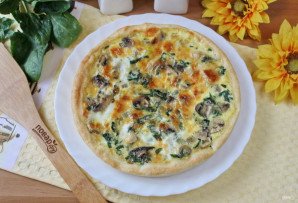 Киш с грибами и шпинатом