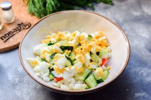 Салат с крабовыми палочками и творогом