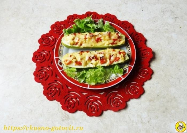 Фаршированные кабачки лодочки в духовке с овощами
Фаршированные кабачки лодочки в духовке с овощами