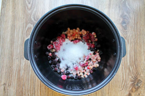 Компот из замороженных ягод в мультиварке