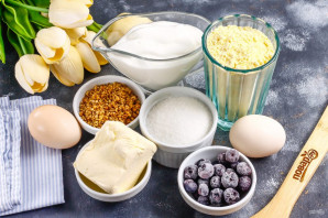 Пирог с голубикой и сметанной заливкой