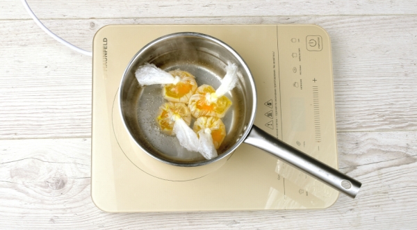 Салат с грудкой цыпленка, яйцом-пашот и соевым дрессингом, пошаговый рецепт с фото