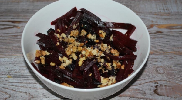 Салат с черносливом и грецкими орехами, пошаговый рецепт с фото