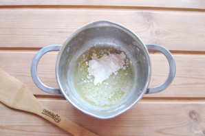 Белый соус с яйцом