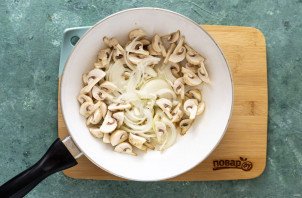 Салат из жареных грибов