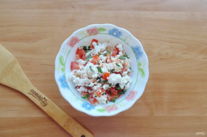 Бутерброды с творогом и помидорами