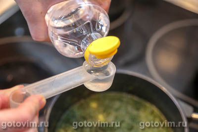 Как покрасить яйца крапивой