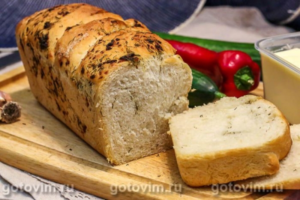Плетеный хлеб с чесноком и укропом (без яиц и молока) Плетеный хлеб с чесноком и укропом (без яиц и молока)