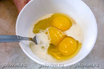 Греческий омлет с помидорами, маслинами и брынзой