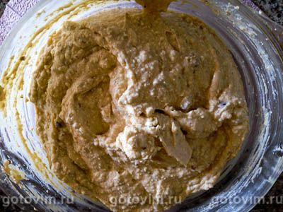 Пасха с вареной сгущенкой и грецкими орехами