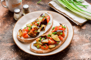 Бутерброды с баклажанами и помидорами