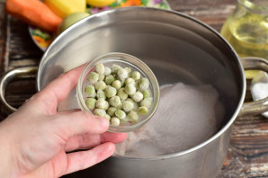 Суп с мясом и зеленым горошком Суп с мясом и зеленым горошком