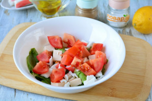 Салат с фетаксой и крабовыми палочками Салат с фетаксой и крабовыми палочками