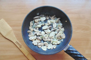 Киш с грибами и шпинатом