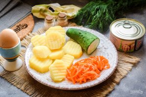 Слоеный салат с тунцом и картофелем Слоеный салат с тунцом и картофелем