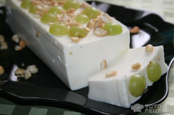 Рецепт: Баварский молочный десерт - с виноградом и орахами кешью Рецепт: Баварский молочный десерт - с виноградом и орахами кешью