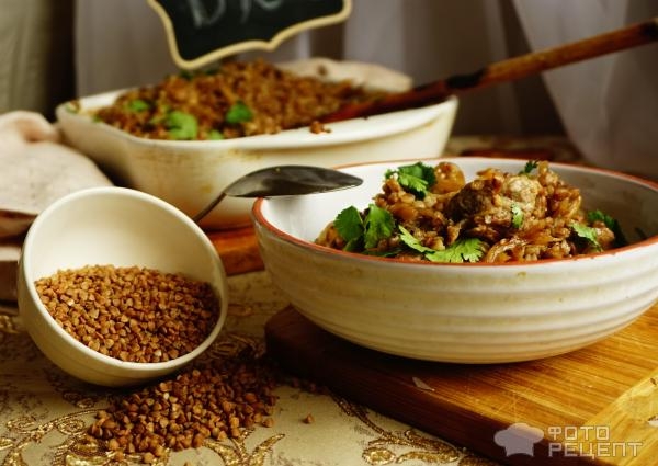 Рецепт: Гречневый бигос с индейкой - со свежей капустой