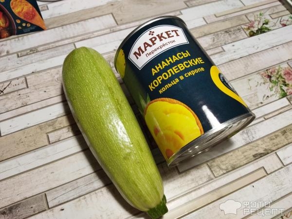 Рецепт: Курица карри с овощами - кабачками и ананасами