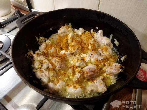 Рецепт: Курица карри с овощами - кабачками и ананасами