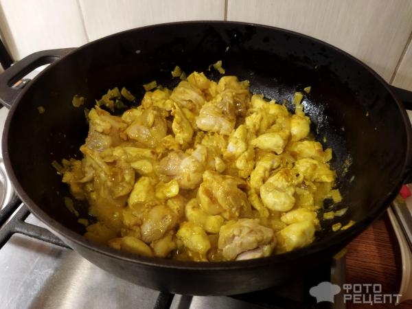 Рецепт: Курица карри с овощами - кабачками и ананасами