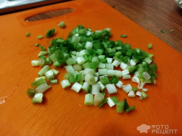 Рецепт: Куриное филе с брокколи и стручковой фасолью - на сковороде с яйцами и зеленью