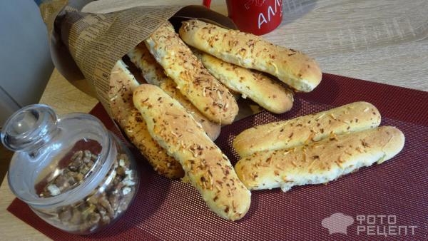 Рецепт: Мини багеты с обсыпкой из сыра и колбасы - Любимый хлебушек и детей и взрослых.