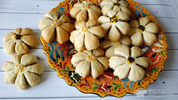 Рецепт: Печенье "Ромашка" - формовка изделия делает чудеса даже с обычным тестом