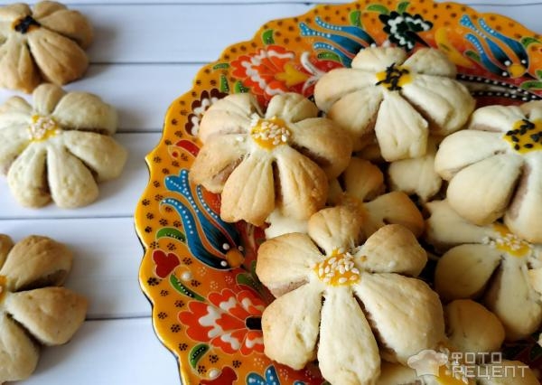 Рецепт: Печенье "Ромашка" - формовка изделия делает чудеса даже с обычным тестом