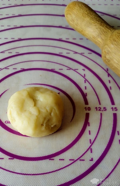 Рецепт: Печенье "Ромашка" - формовка изделия делает чудеса даже с обычным тестом