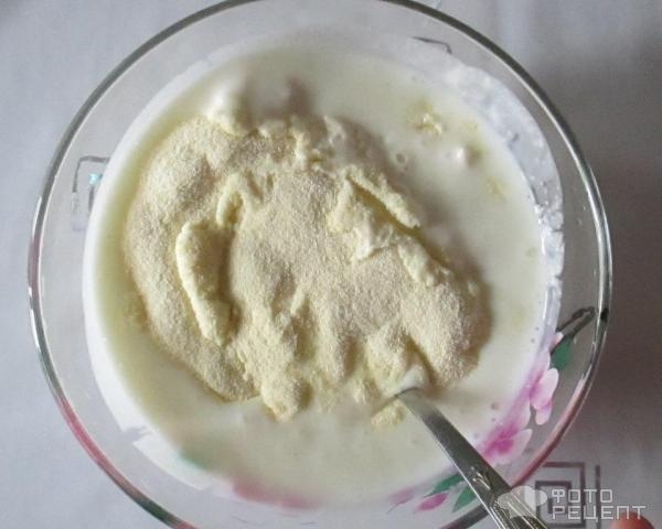 Рецепт: Пирог на кефире - с манкой и смородиновым вареньем