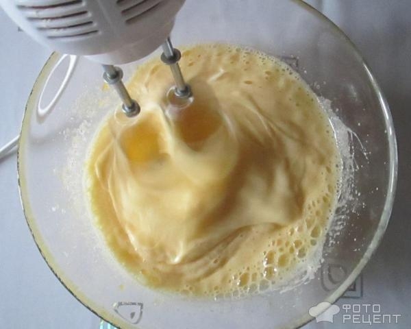 Рецепт: Пирог на кефире - с манкой и смородиновым вареньем