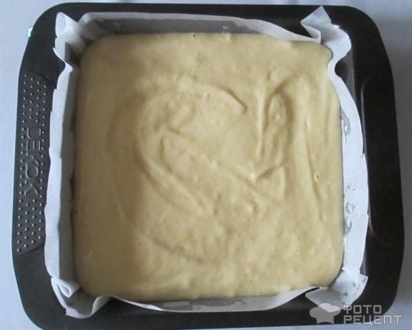 Рецепт: Пирог на кефире - с манкой и смородиновым вареньем