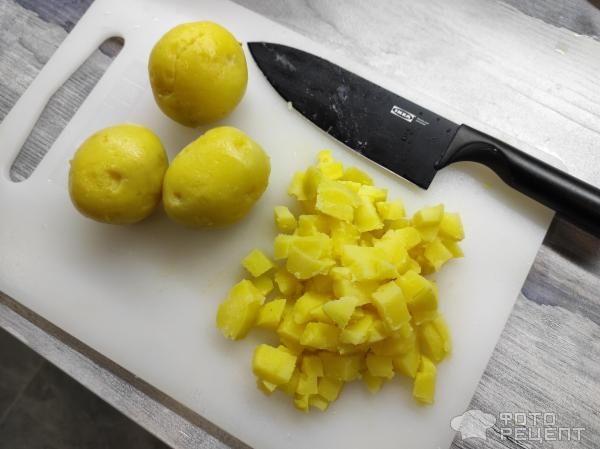 Рецепт: Салат из консервированной рыбы - Быстрый и вкусный салатик из бюджетных продуктов!