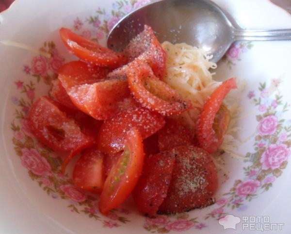 Рецепт: Салат из свежих помидор с сыром и чесноком - с томатами черри