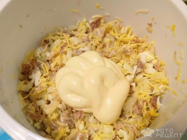 Рецепт: Салат с курицей - с сыром и сухариками