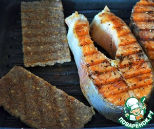 Сёмга с хлебцами-гриль и томатным гарниром