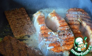 Сёмга с хлебцами-гриль и томатным гарниром