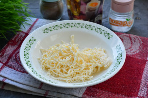 Слоеный салат с плавленым сыром Слоеный салат с плавленым сыром