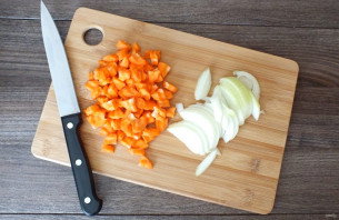 Тушеная говядина в пиве с черносливом