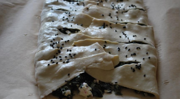 Пирог с крапивой и брынзой, пошаговый рецепт с фото