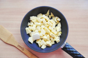 Яблочный пирог с белковым кремом