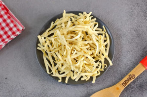 Суп с лапшой и лососем