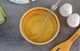 Яичный рулет с красной рыбой Яичный рулет с красной рыбой